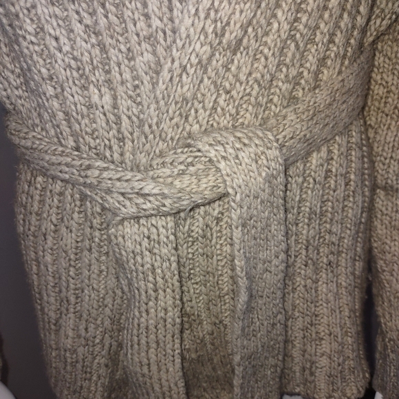 Bench sweater - Picture 3 of 8